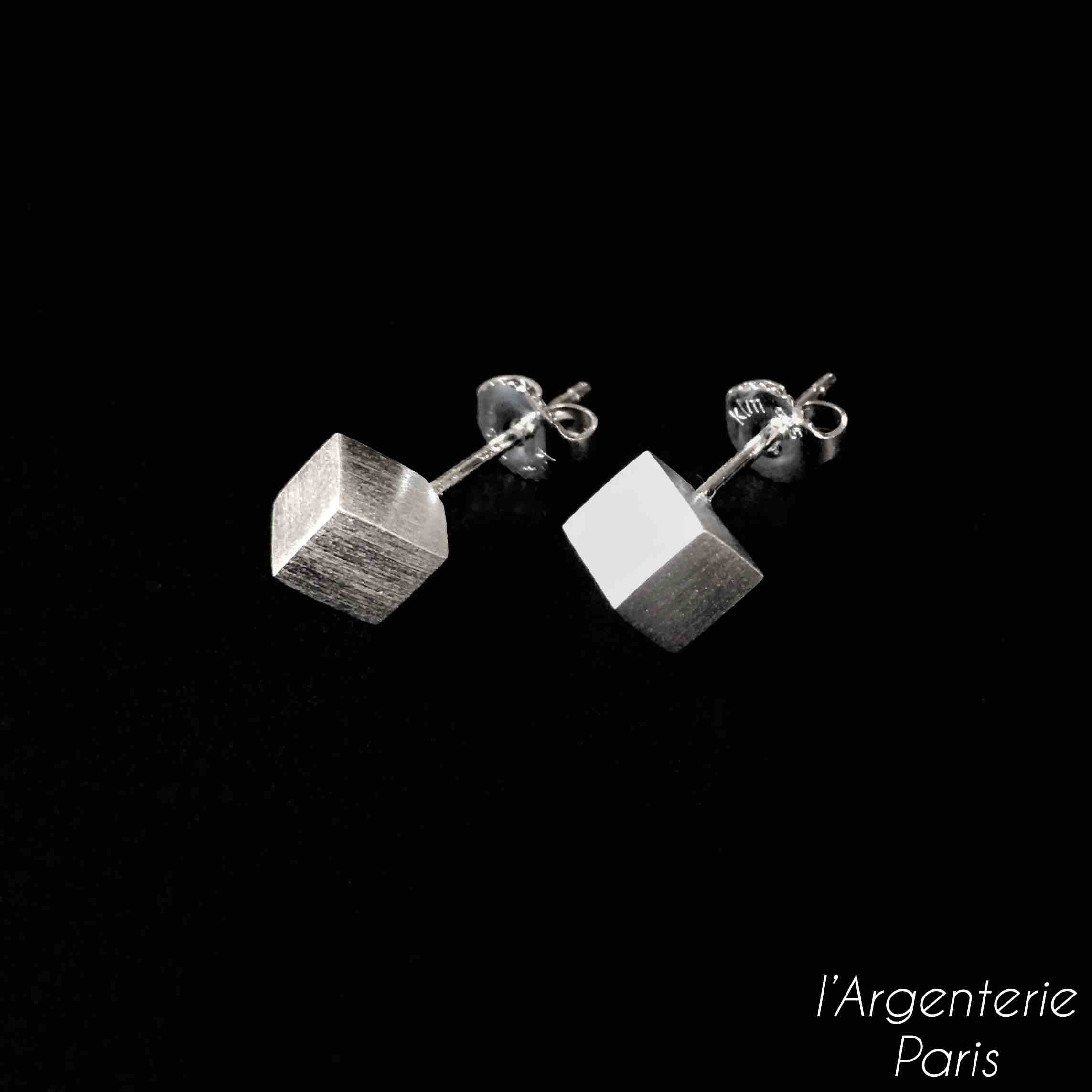 Clou d'oreille cube