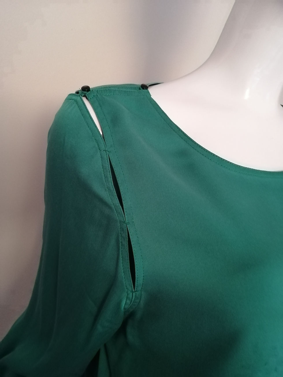 Thumbnail: 100% Silk/ 100% Soie Élie Tahari M