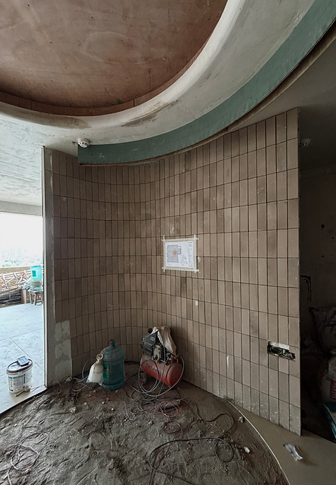 natural brick tiles on a curved wall