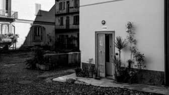 Enrico Nocito Fotografia - Naviglio grande - Milano, vecchia portineria milanese in corso san gottardo