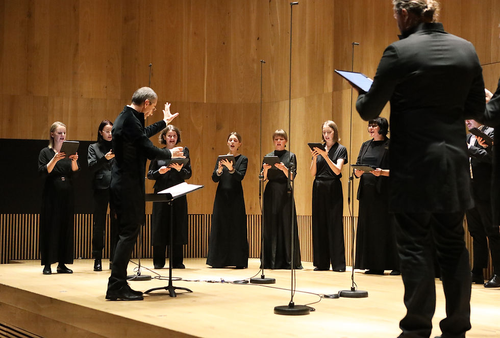 Vox Clamantis Jaan-Eik Tulve juhatusel esinemas Pärdi aasta avakontserdil Arvo Pärdi keskuses. FOTO Birgit Püve