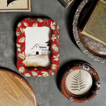patterned photo frames in vignette setting