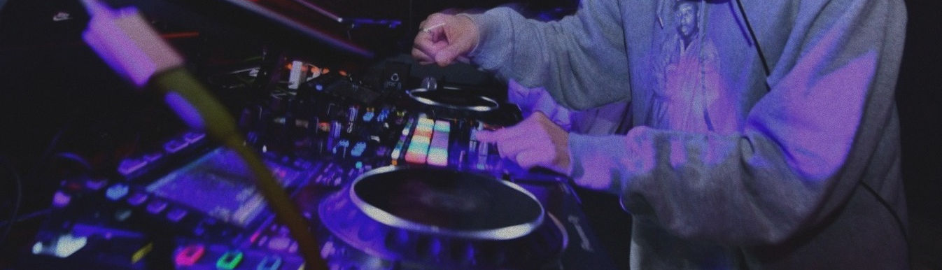 DJ Play Pic