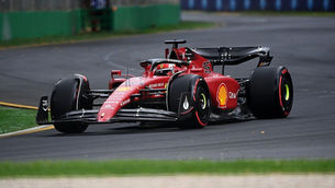 Charles Leclerc takes pole in Australia 