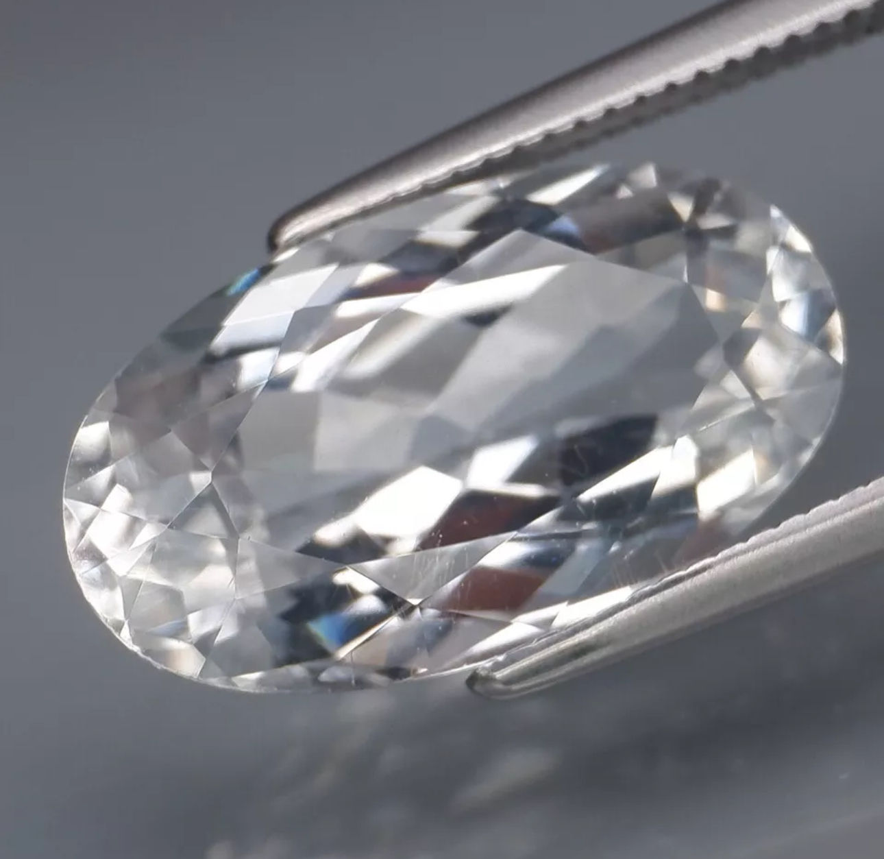 Topacio Blanco Corte Ovalado Brasil, 6,09 ct - 15 x 8,4 x 6 mm