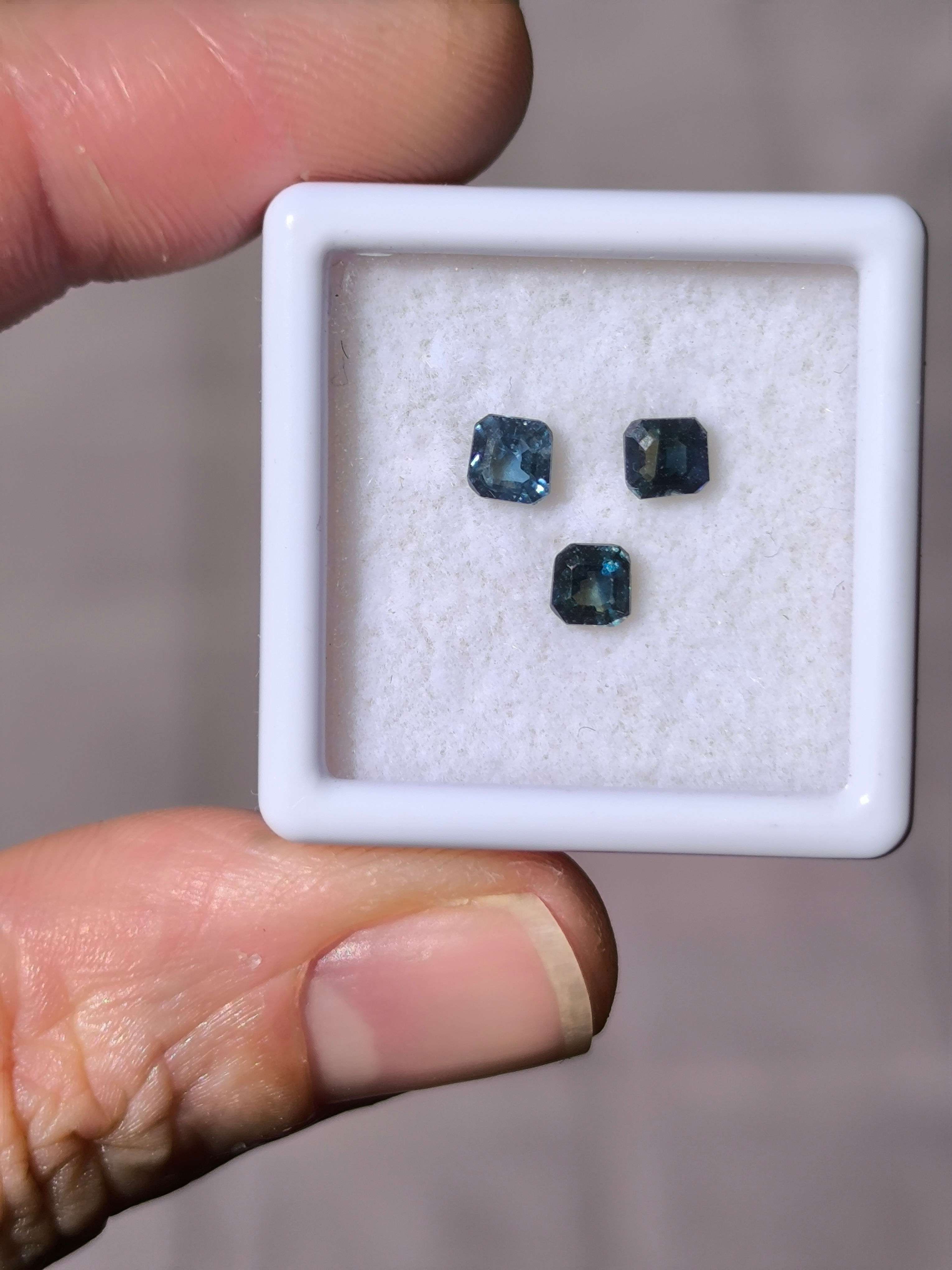 Zafiro azul 0,40ct. 3,5x3,5x2,3mm. Corte esmeralda. Africa