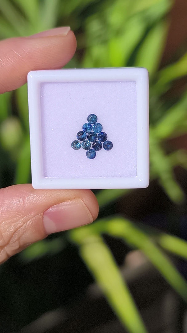 Miniatura: Zafiro azul 2,4mm. Corte brillante. Madagascar 