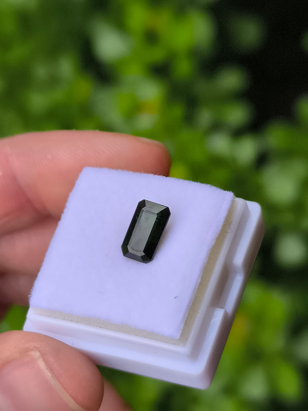 Miniatura: Turmalina verde. 1,67ct. 8.7*5.2*4.5mm. corte esmeralda. Mozambique