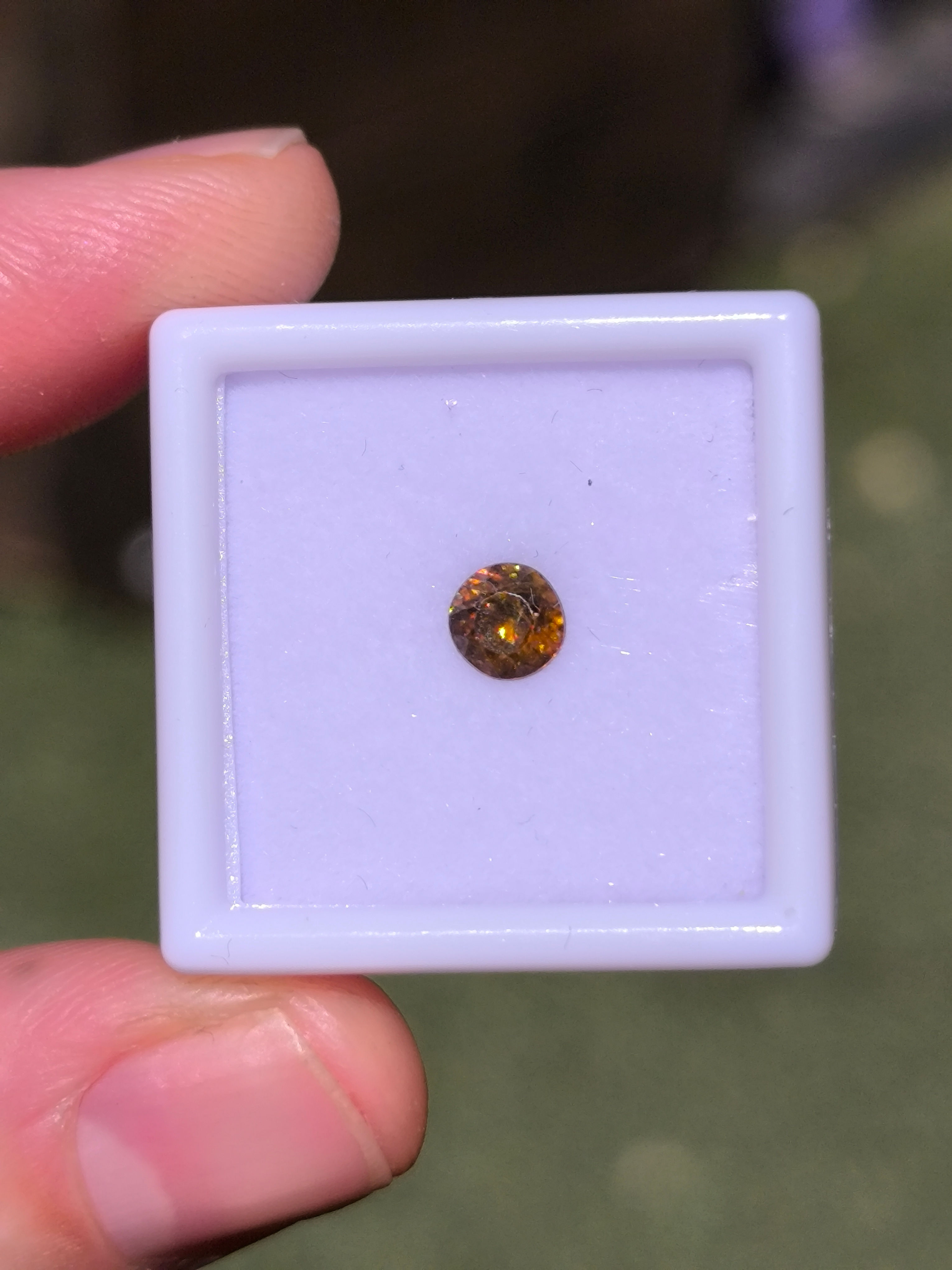 Esfena 0,55ct. 5,0mm. Corte redondo. Madagascar