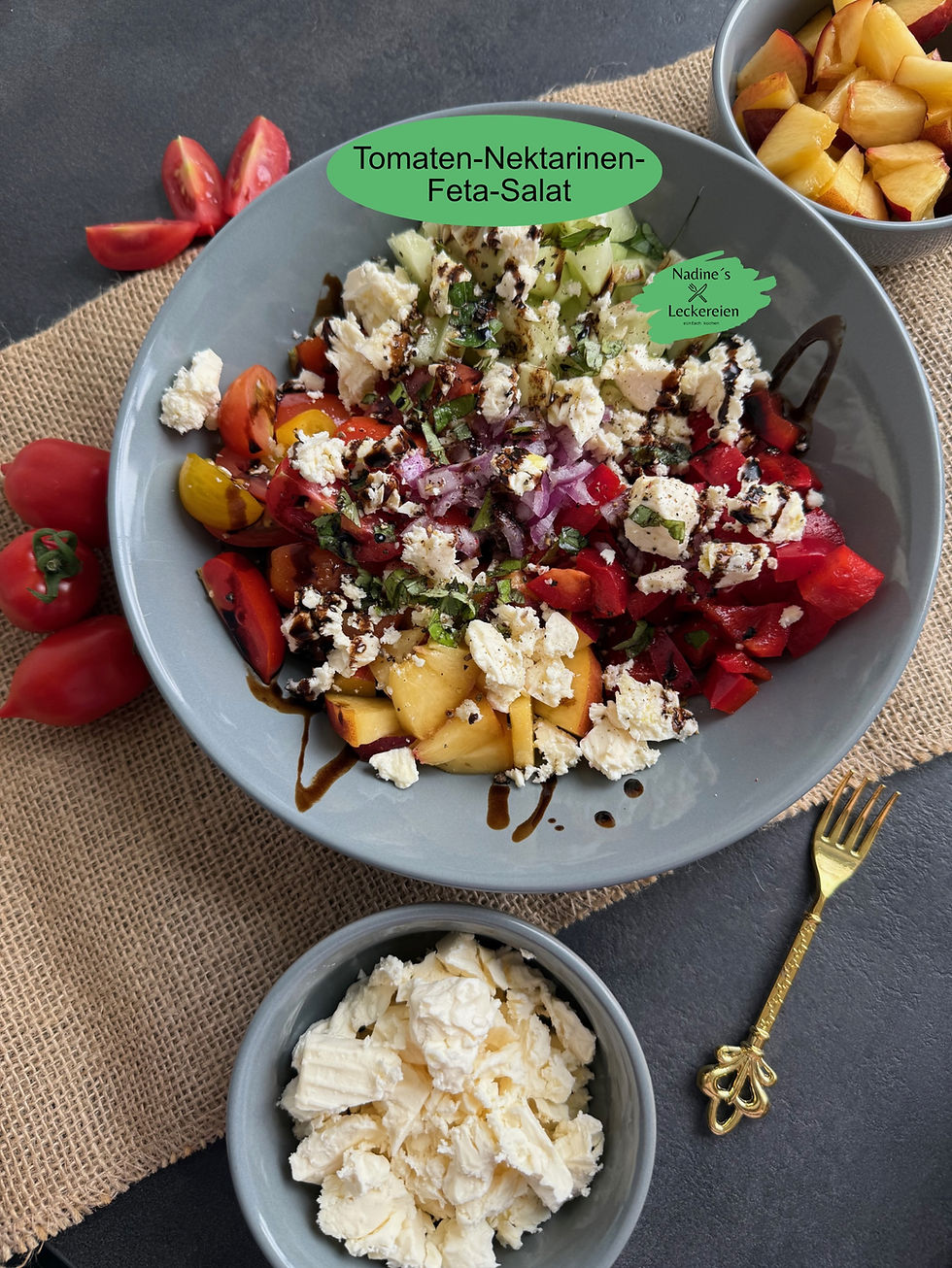 Tomaten-Nektarine-Feta-Salat