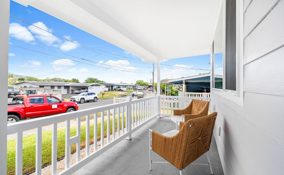 Your ideal one-story haven: open, airy, green, and blue