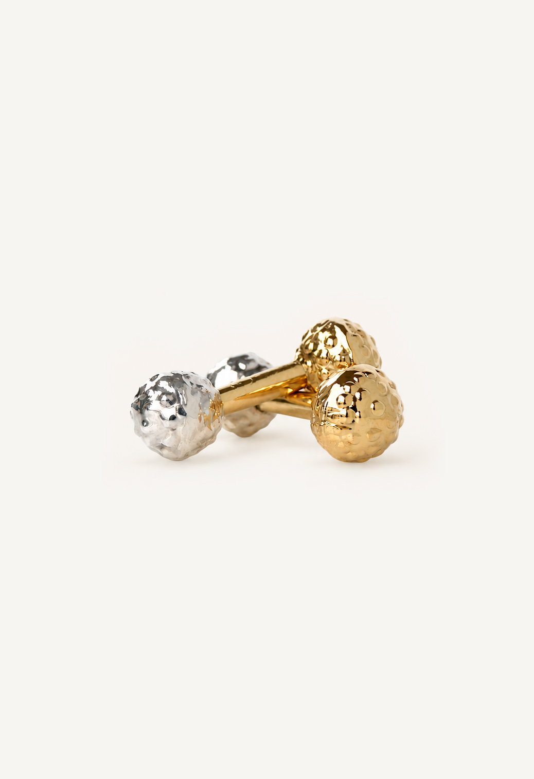 La collection Larco, pièce par pièce : bagues, créoles et boutons de manchette en or 18 carats