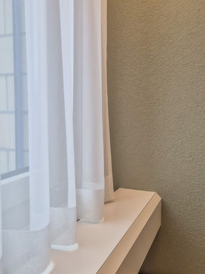 Harmonie mit Wandfarbe und Vorhang