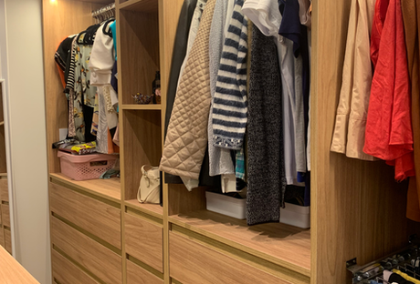 Closet funcional com iluminação led. Cor Tauari.