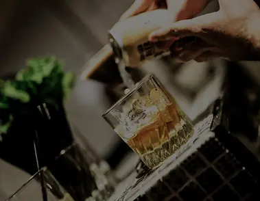 Dark 'n Stormy. Lej en bartender eller komplet mobil bar. Vi bringer cocktailbaren til dig.webp