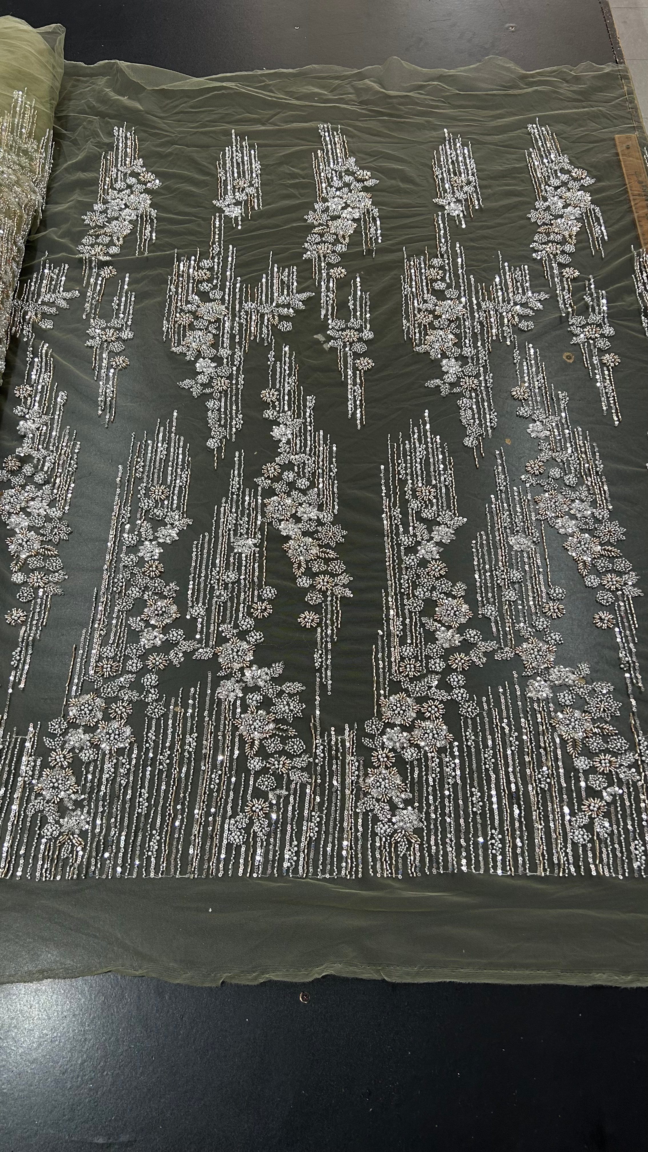 TUL BORDADO VERDE OLIVO