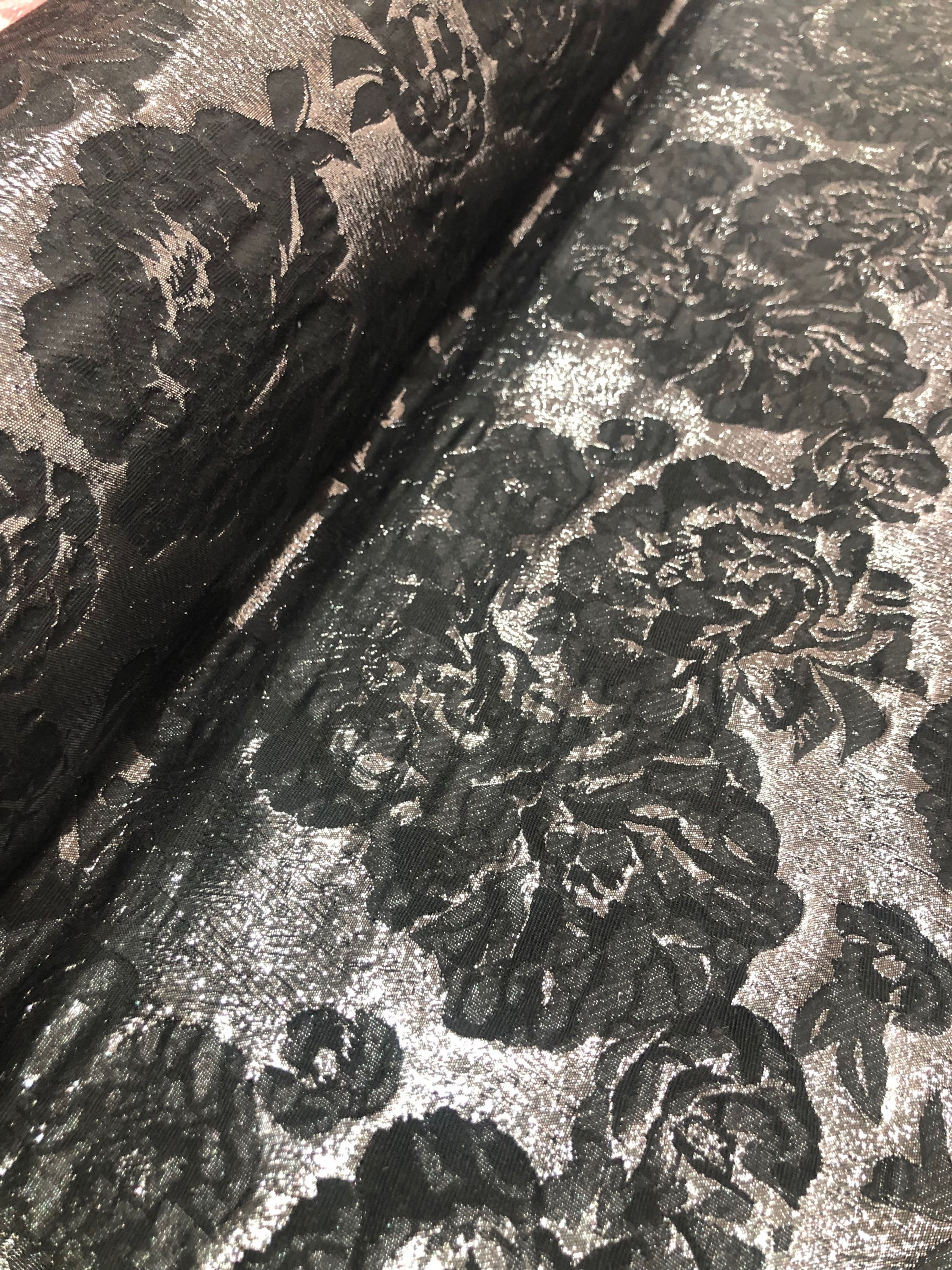 BROCADO DE ROSAS NEGRO