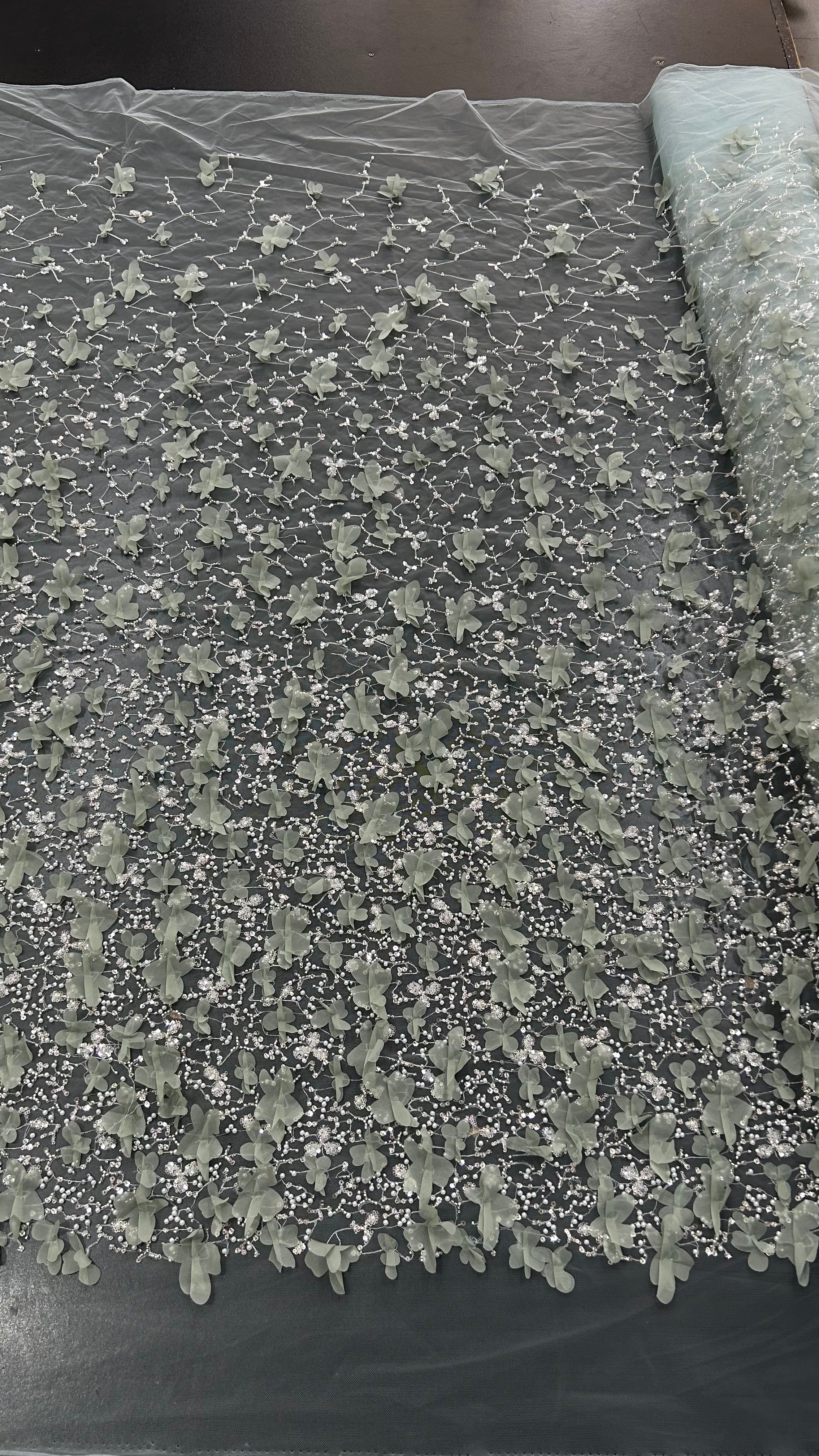 TUL BORDADO FLORES 3D VERDE SAGE