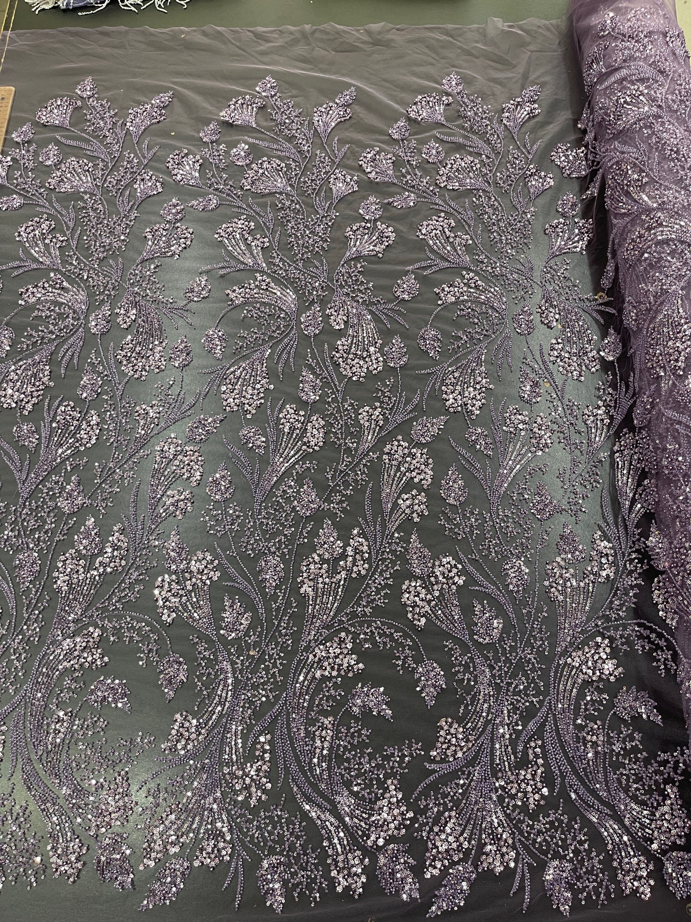 TUL BORDADO LILA VIEJO