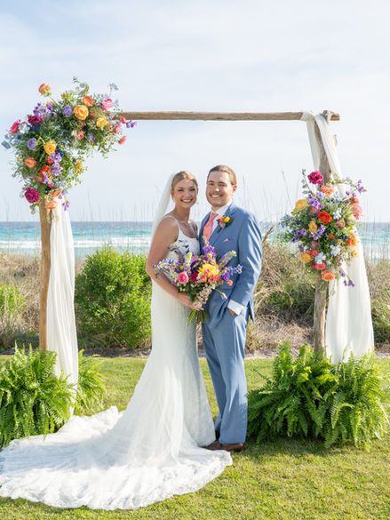 A couple getting married next to the beautiful beaches in Destin Florida