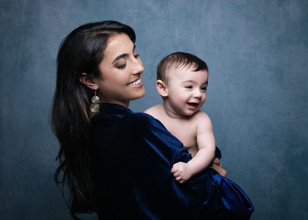 Motherhood Session: Mona & Cameron