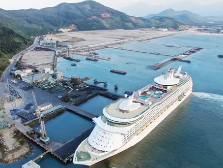 Chan May Port will be developed into a transit port and international logistics system. | Cảng Chân Mây sẽ được phát triển thành cảng trung chuyển và hệ thống Logistics quốc tế