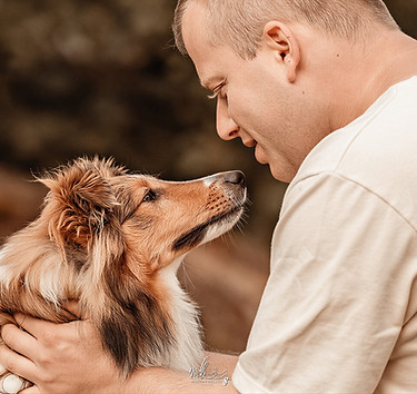 Sheltie mit Herrchen.JPG