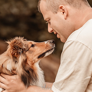 Sheltie mit Herrchen.JPG