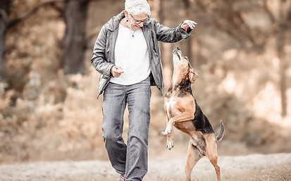 Hund mit Frauchen.jpg