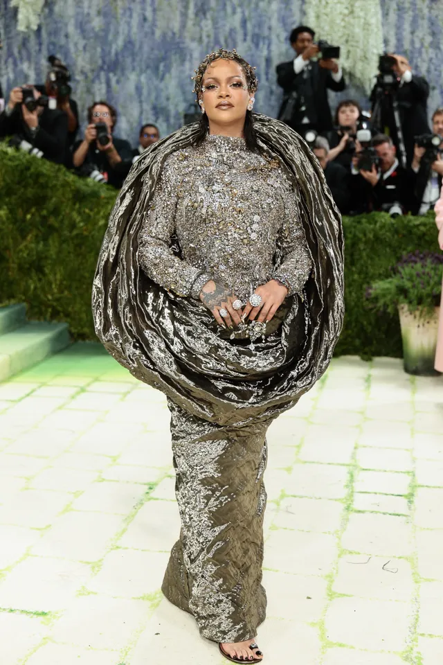Rihanna in Maison Margiela, Glenn Spiro, Fred Leighton, and Jennifer Behr [Photo: Getty Images]