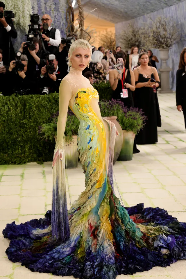 Emma Chamberlain in Mugler and Chopard [Photo Courtesy: Getty Images]