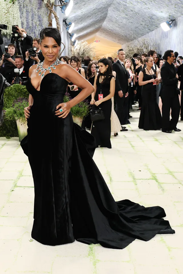 Nia Long in LaQuan Smith [Photo Courtesy: Getty Images]