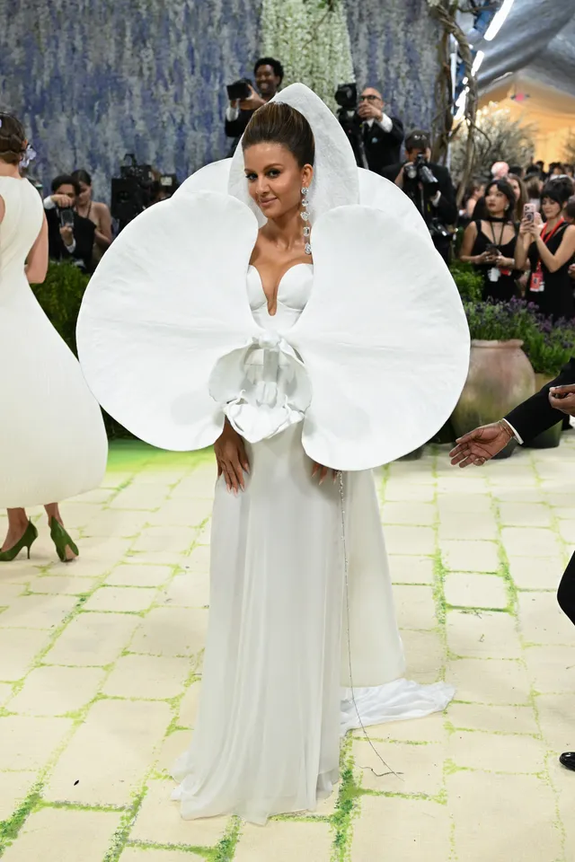 Natasha Poonawalla in Dolce and Gabbana, Alta Moda, and Marc Quinn [Photo Courtesy: Getty Images]