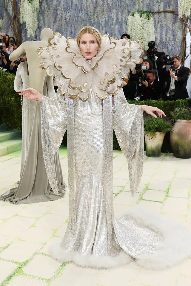 Dree Hemingway in Valentino Haute Couture [Photo Courtesy: Getty Images]