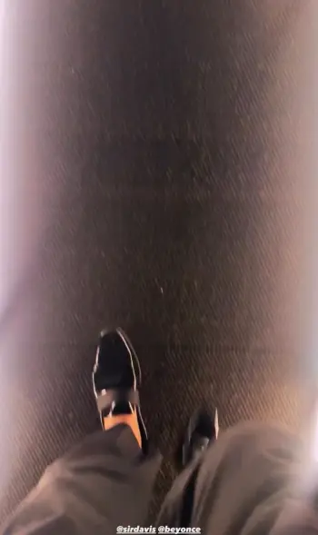 Santiago posted himself walking into the party, tagging both SirDavis and Beyoncé [@kodaklens on IG]