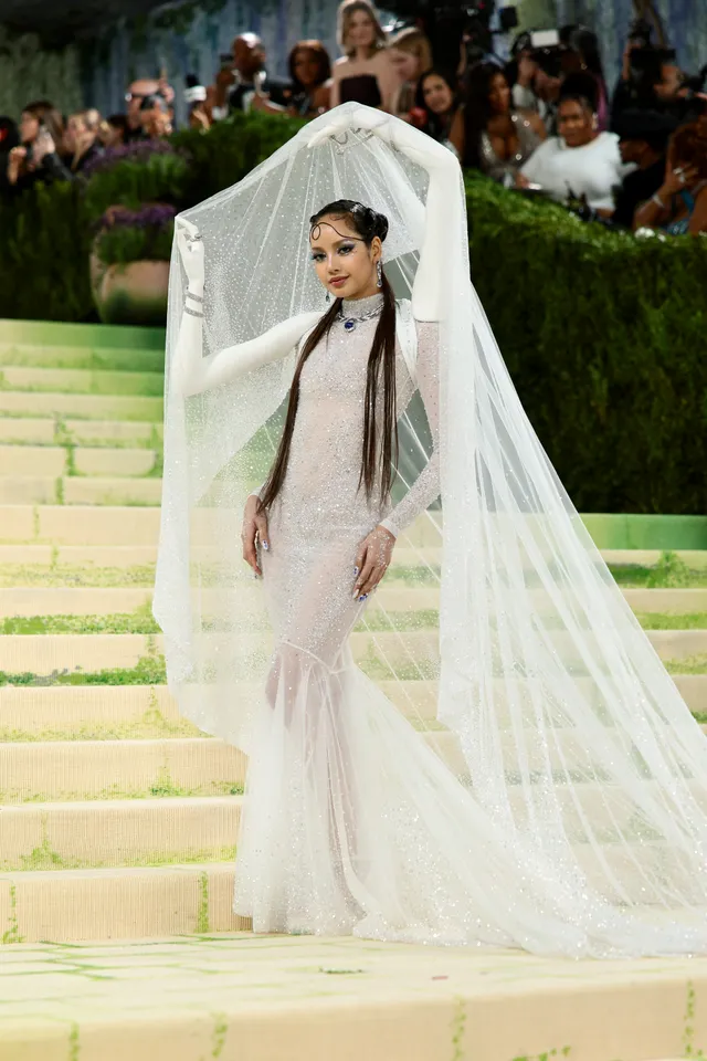 Lisa in Robert Wun and Bvlgari [Photo Courtesy: Getty Images]
