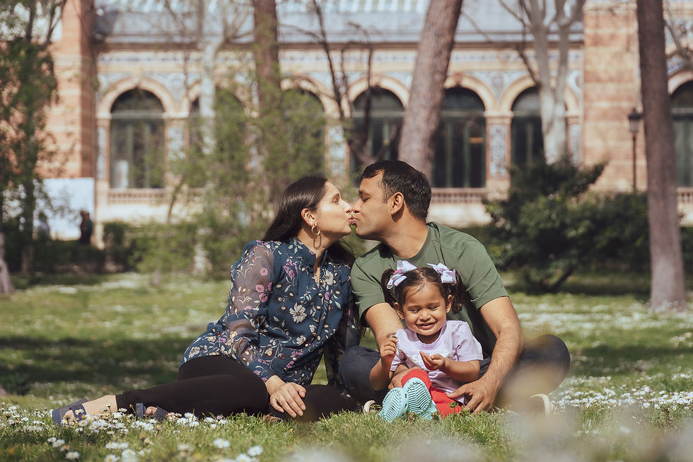 Fotografía de Vacaciones Baby Moon: Capturando Momentos Alegres en el Parque del Retiro, España