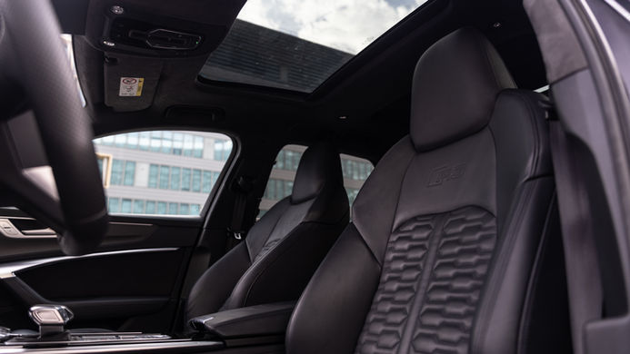 Audi RS6 Avant details MY RENTAL CAR seat