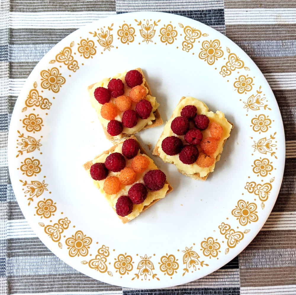 Graham Cracker "Tart" with Pastry Cream