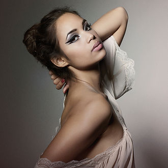 MAKE-UP ARTIST
