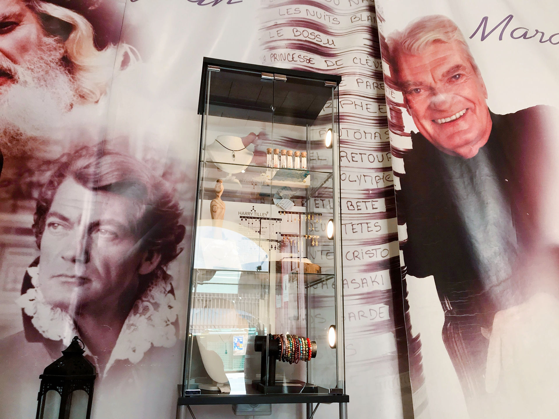Harry Tilley vitrine bij Domaine Vidal in Fitou