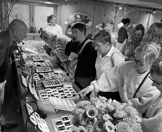 Winkel met een verkoop van juwelen.