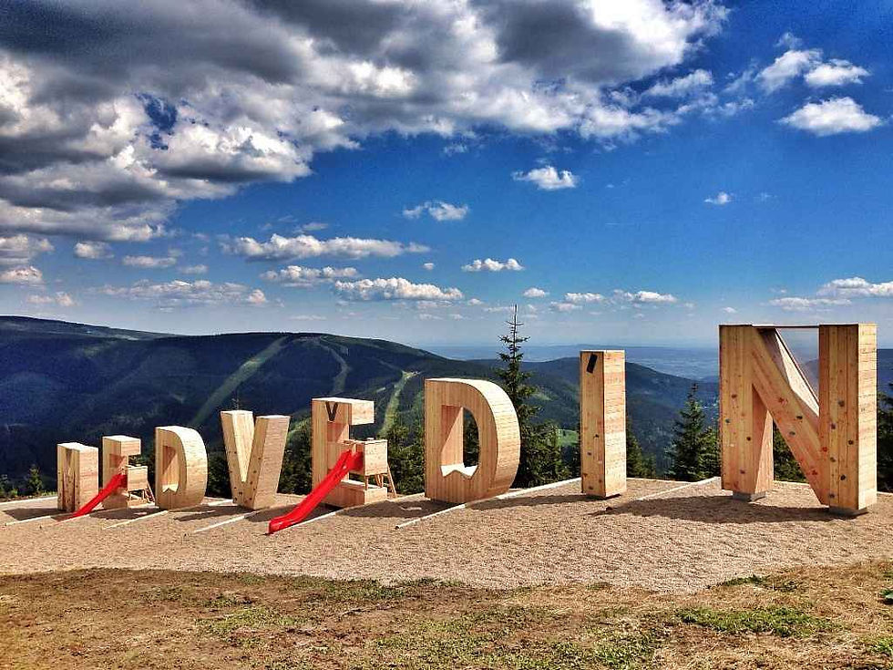 Výhled z Medvědína na Krkonoše