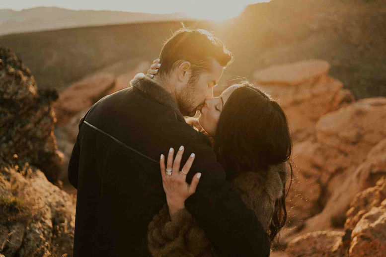 Southern Utah couples photography session during golden hour at Snow Canyon Utah State Park