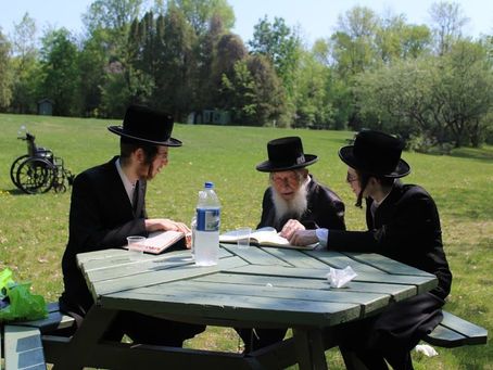 האד' משאץ ביים עוסק זיין בתורה במעונו במנוחת הנפש במאנטריאל