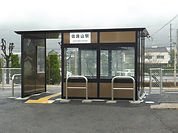 新装なった佐良山駅