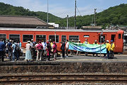 福渡駅 おもてなし 横断幕 岡本さん.jpg