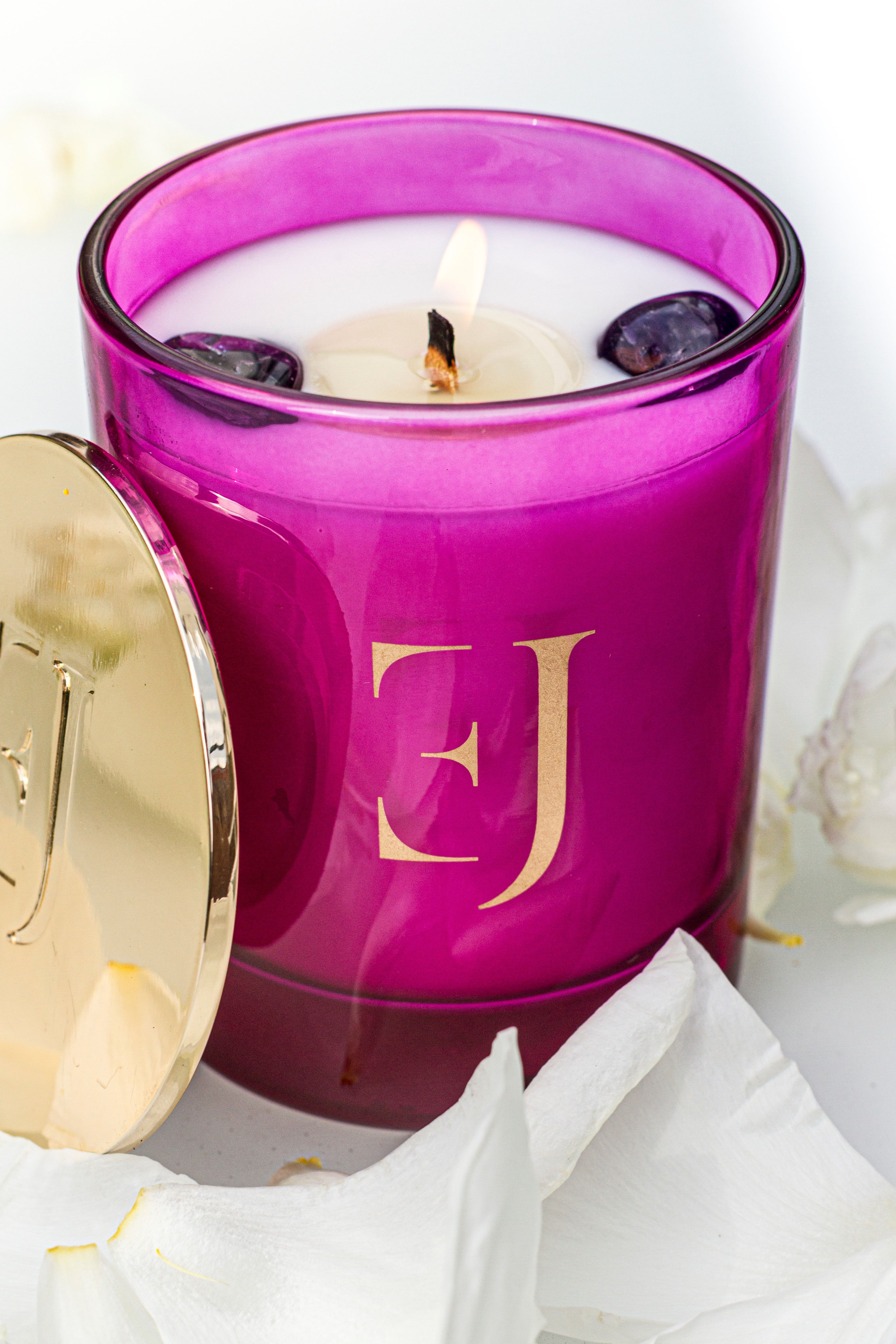 Luxe edelsteen(geur)kaars met houten wiek – amethist knuffelkristallen