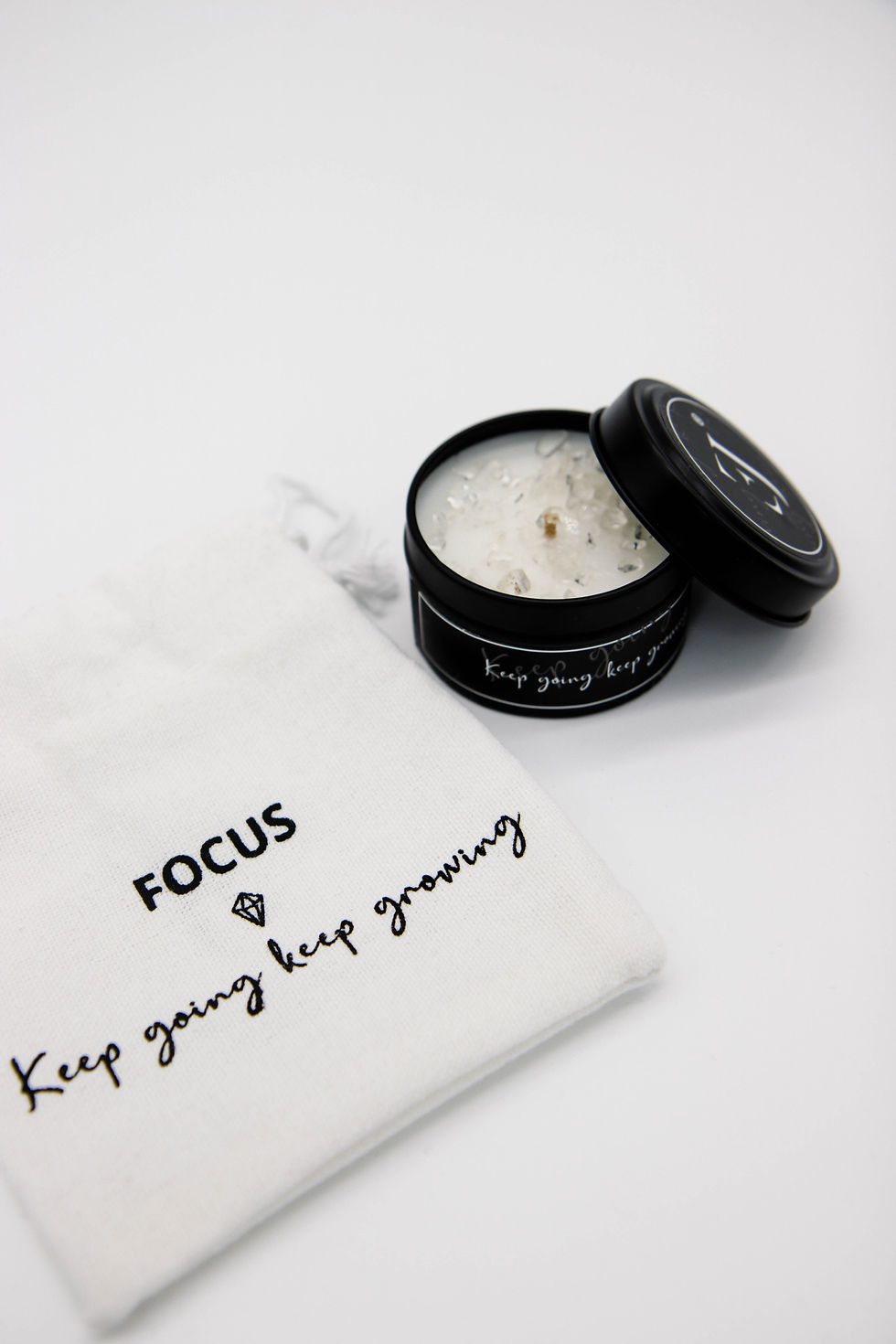 Thumbnail: Mini quote kristalkaars in zwart blik – Keep going, keep growing!