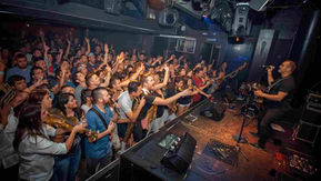 ערבי קאברים: הערבים שמשלבים נוסטלגיה, אנרגיה וביצועים מרהיבים